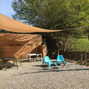 https://monchateau-etoile-hebergement-insolite.hotels-rhonealpes.com
